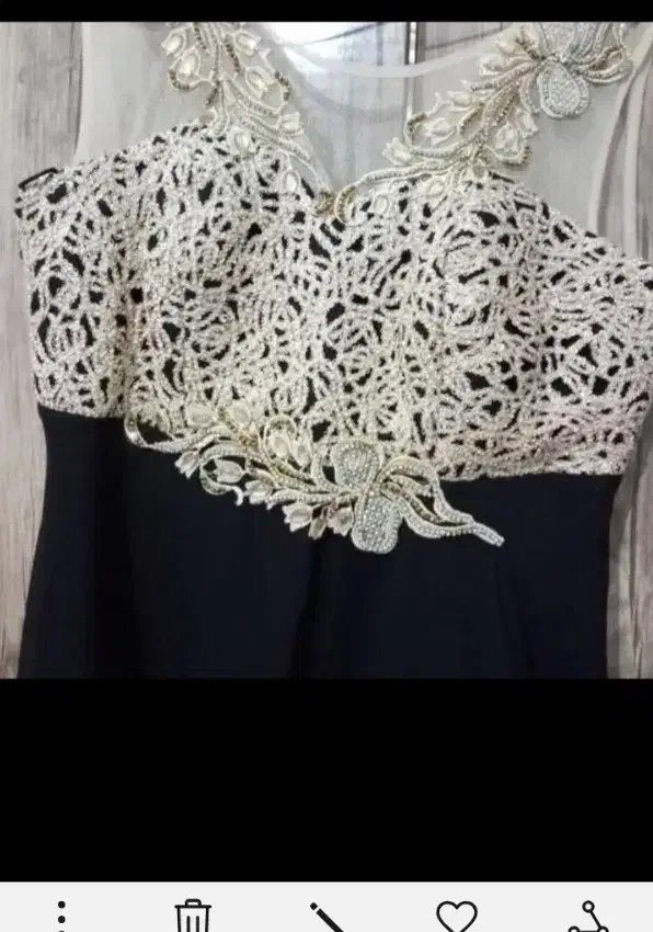 لباس مجلسی|لباس|اصفهان, باغ فدک|دیوار