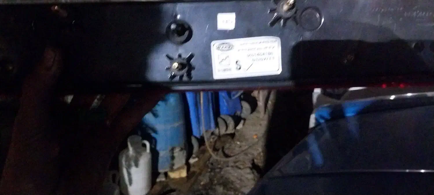 چراغ خطر عقب تارا|قطعات یدکی و لوازم جانبی|ری, شهید غیوری (ابن باویه)|دیوار