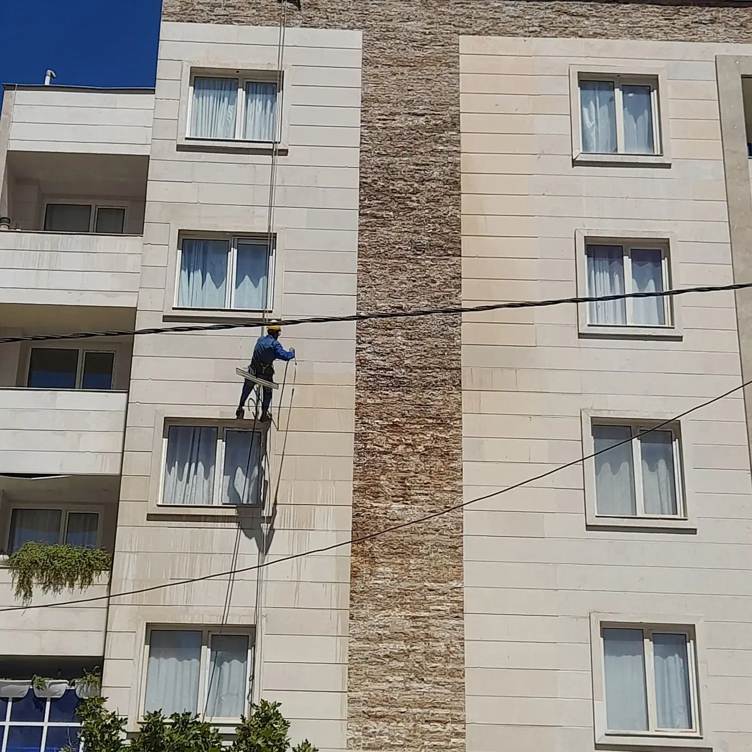 کار در ارتفاع پیچرولپلاک نماکاردرارتفاع عایق شستشو|خدمات پیشه و مهارت|صدرا-فارس, فاز ۱|دیوار