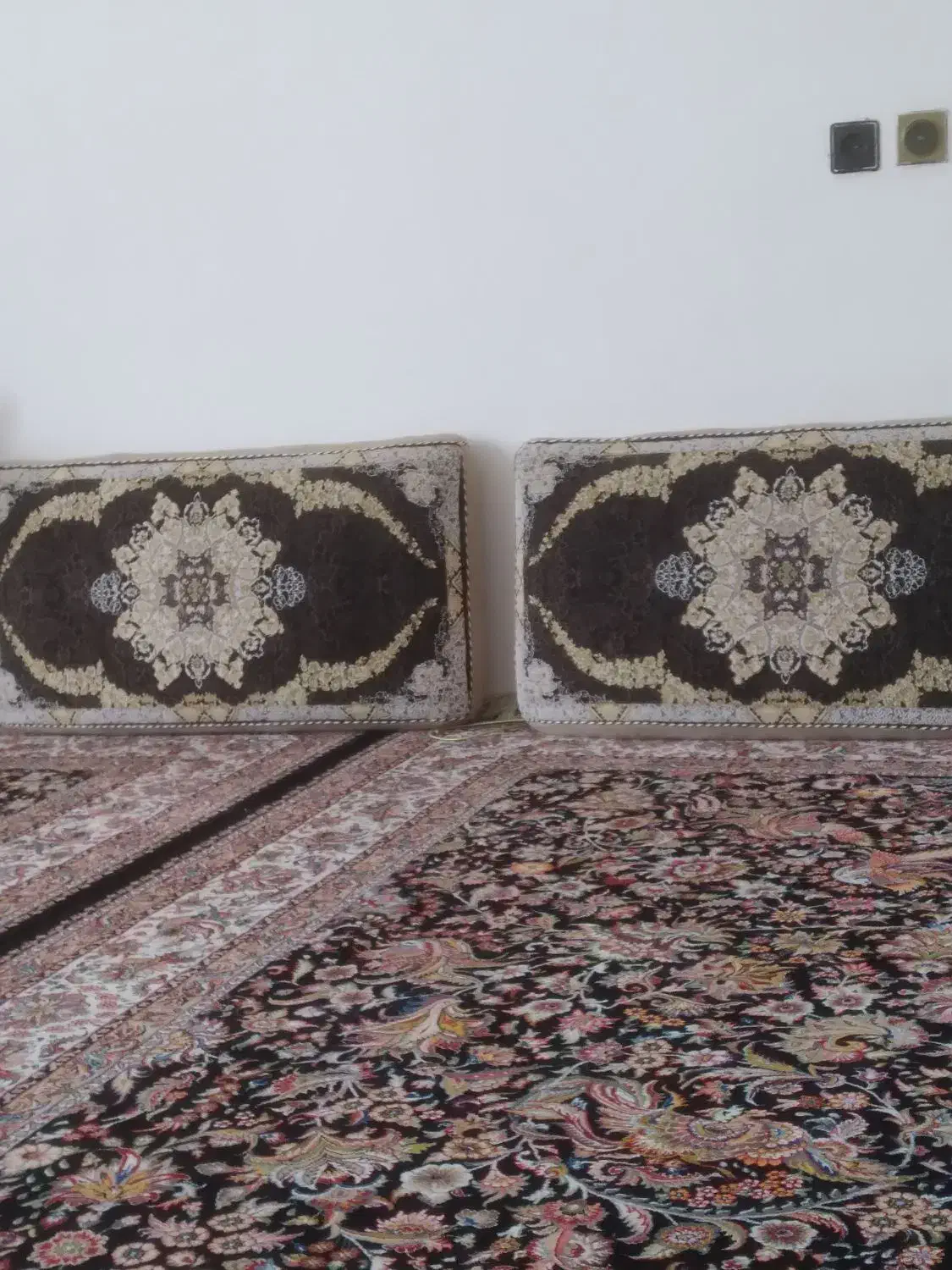شش عدد پشتی در حد نو با گاز و زیر سماوری سالم|رختخواب، بالش، پتو|سرپل ذهاب, |دیوار