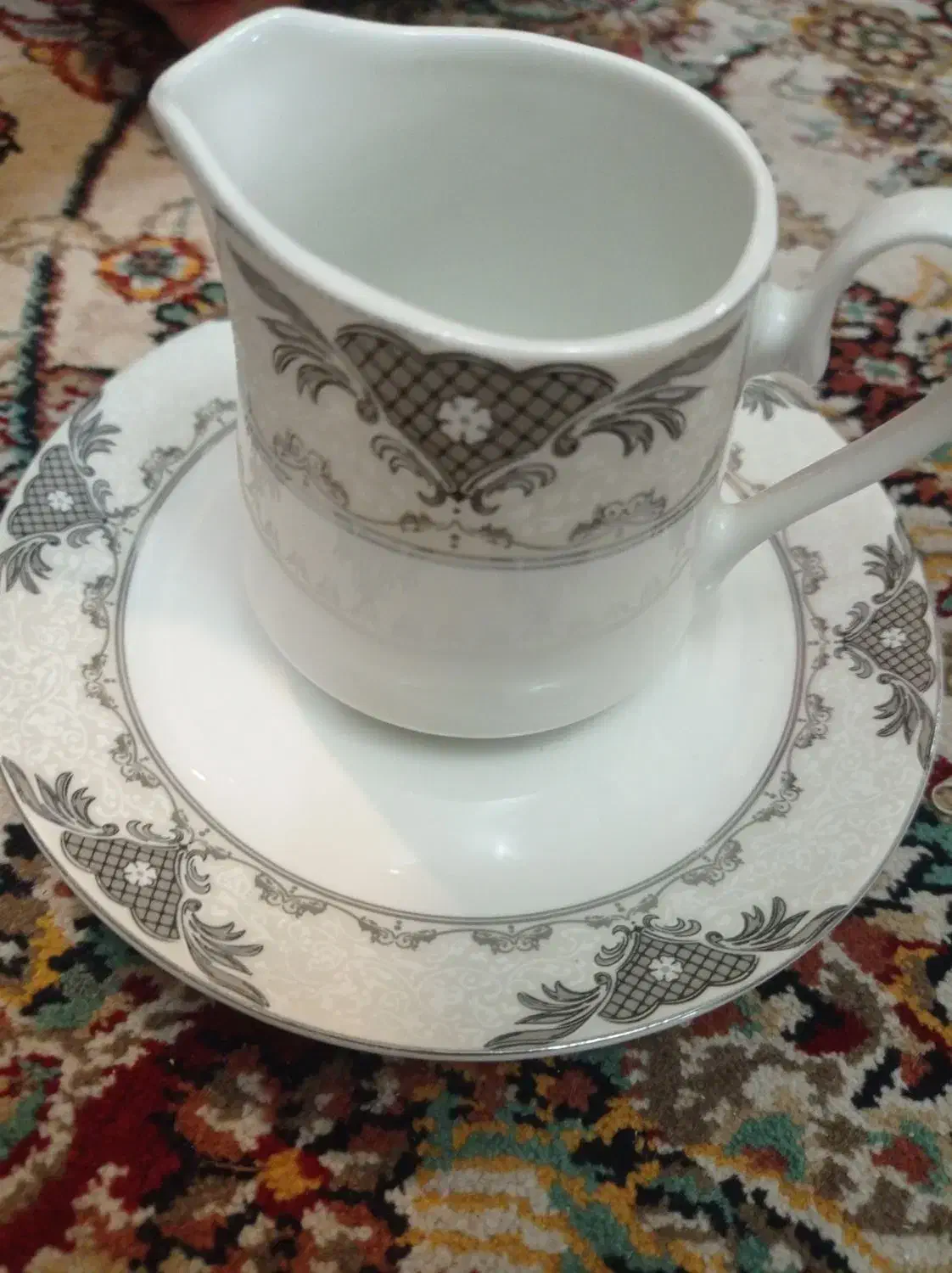 سرویس چینی گل قرمز|ظروف سرو و پذیرایی|بروجرد, |دیوار