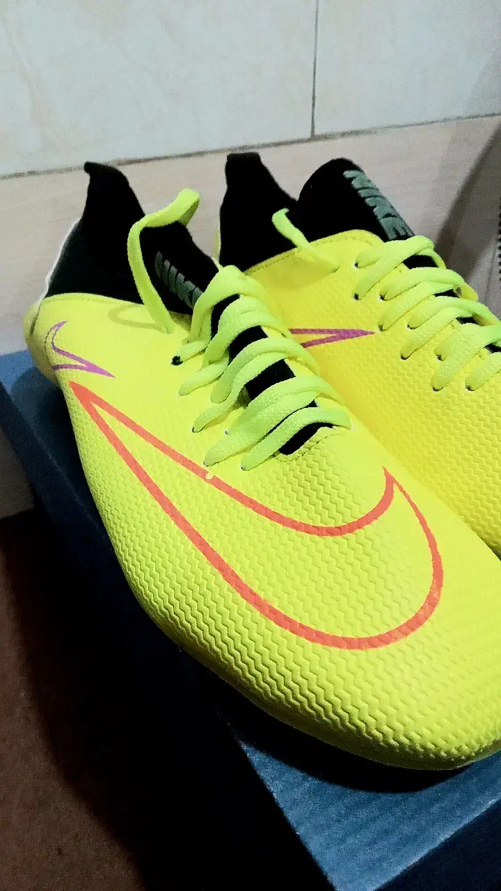 کفش چمن استوک سایز 42 و 43|کیف، کفش، کمربند|قم, علی آباد سعدگان|دیوار