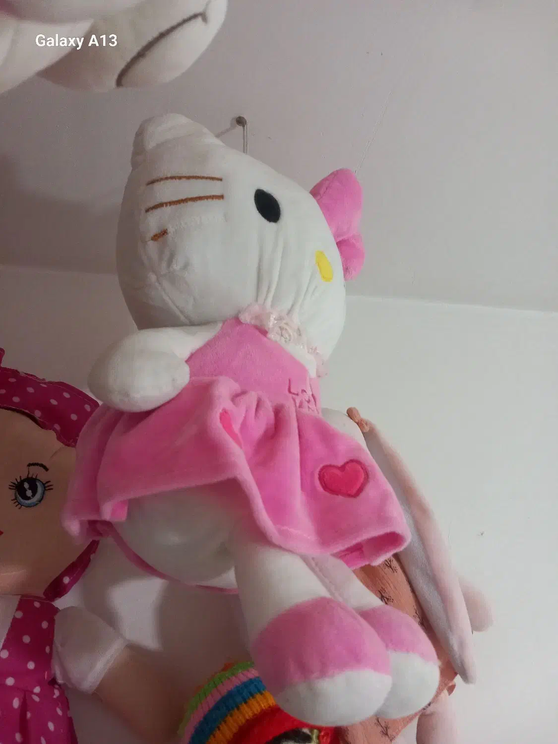 عروسک|اسباب‌بازی بچه|قم, شهر قائم|دیوار