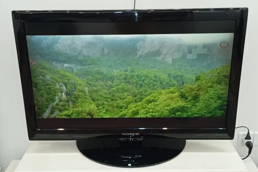 تلوزیون ال سی دی ۴۲اینچ فول اچ دی فوق العاده تمیز|تلویزیون و پروژکتور|فرمهین, |دیوار