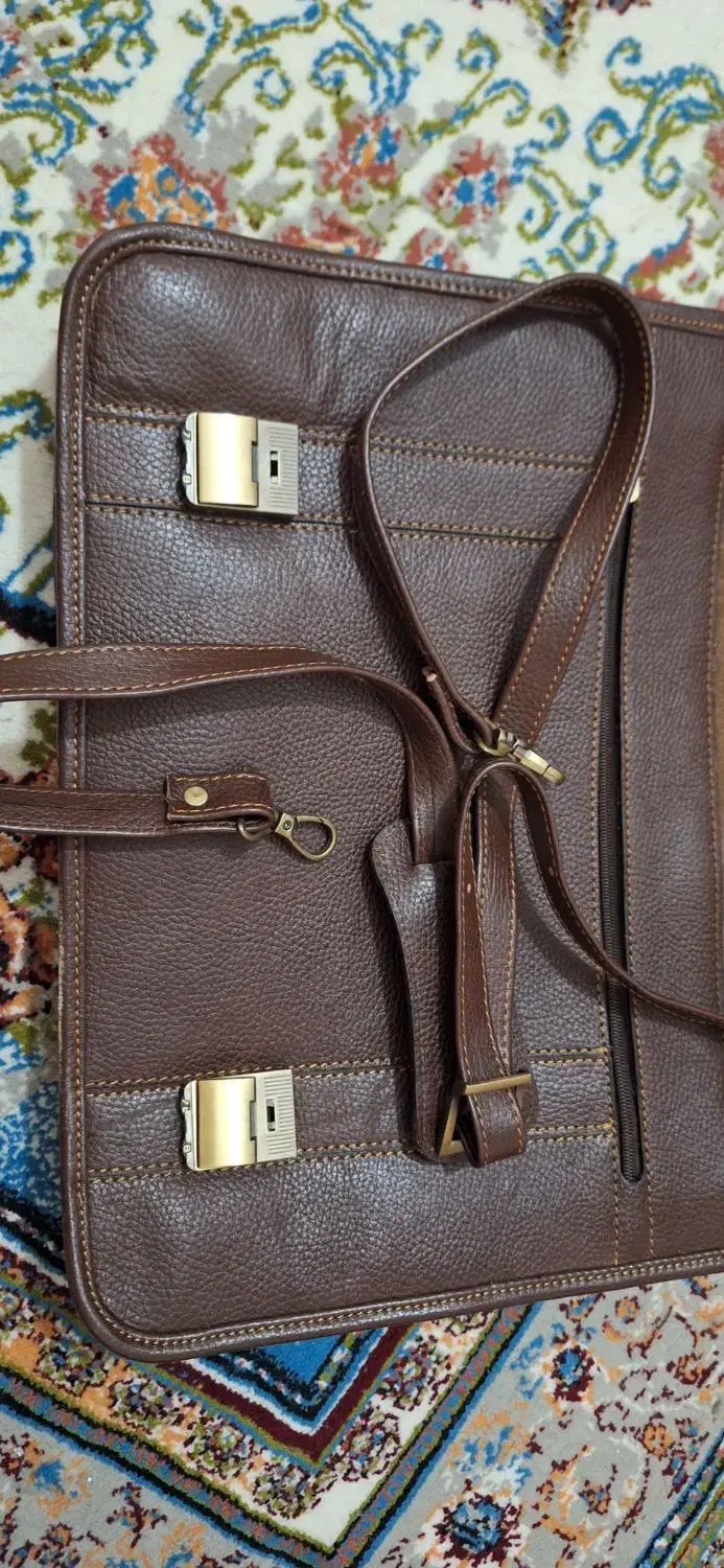 کیف اداری و دانشجویی چرم اصل نو نو فروش فوری|کیف، کفش، کمربند|نسیم‌شهر, |دیوار