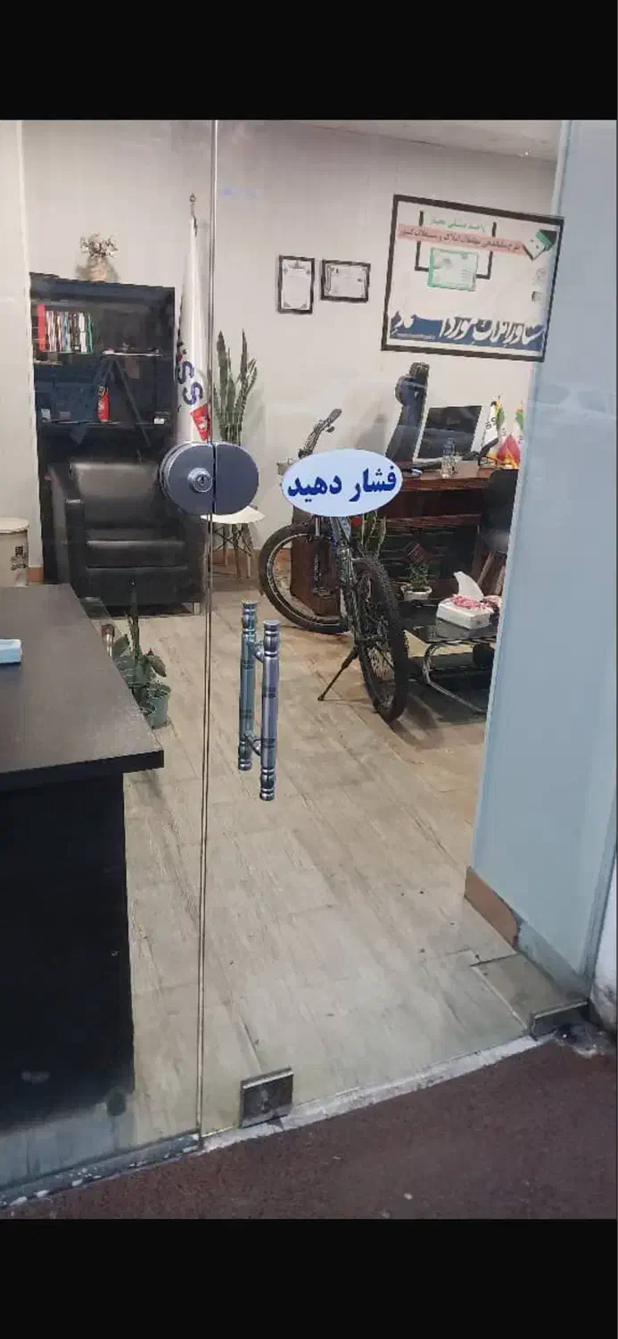 مغازه ۲۹ متری در ۱۵ متری طالقانی معلم|اجارهٔ مغازه و غرفه|رشت, معلم|دیوار