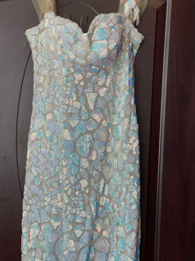 لباس مجلسی|لباس|رشت, جانبازان|دیوار