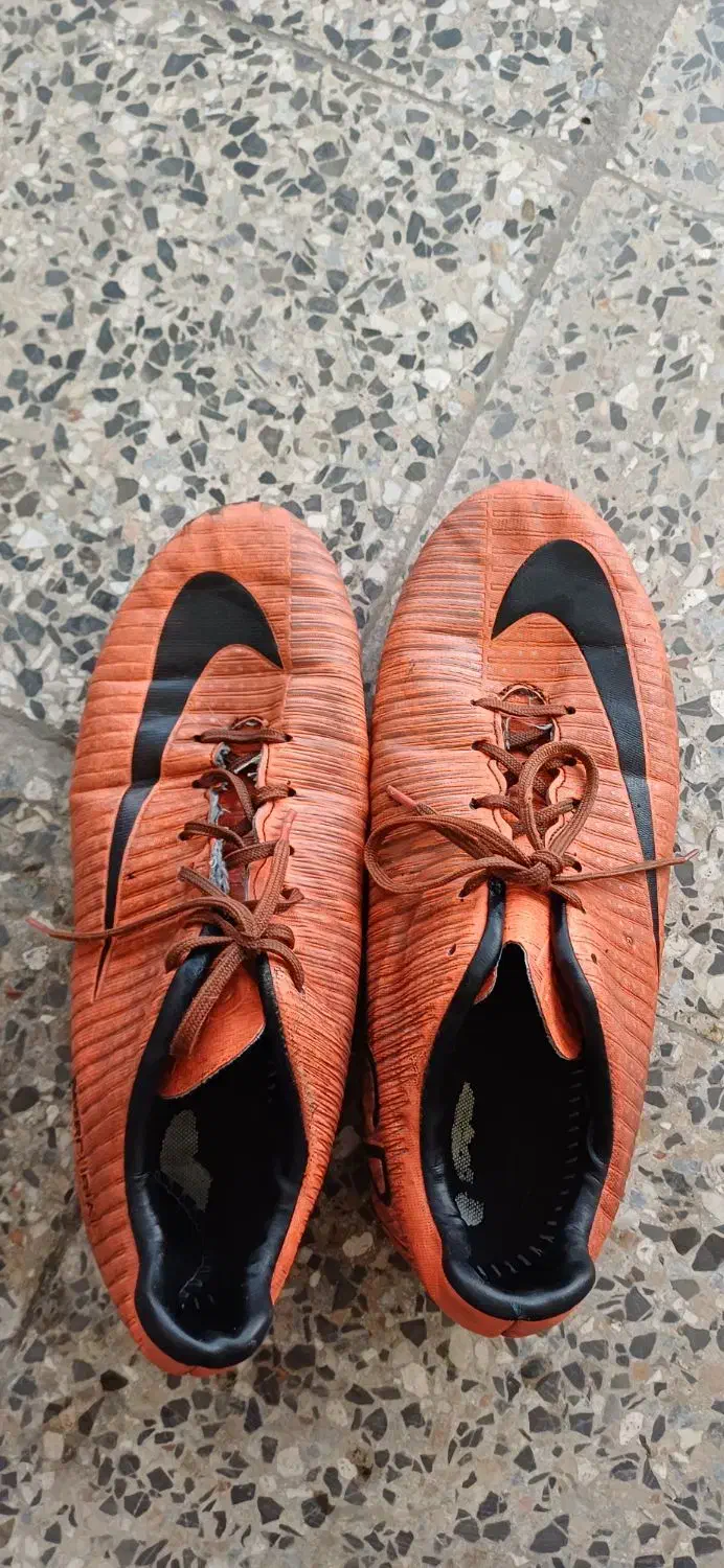 کفش ورزشی میخی|کیف، کفش، کمربند|شاهین‌شهر, فردوسی|دیوار