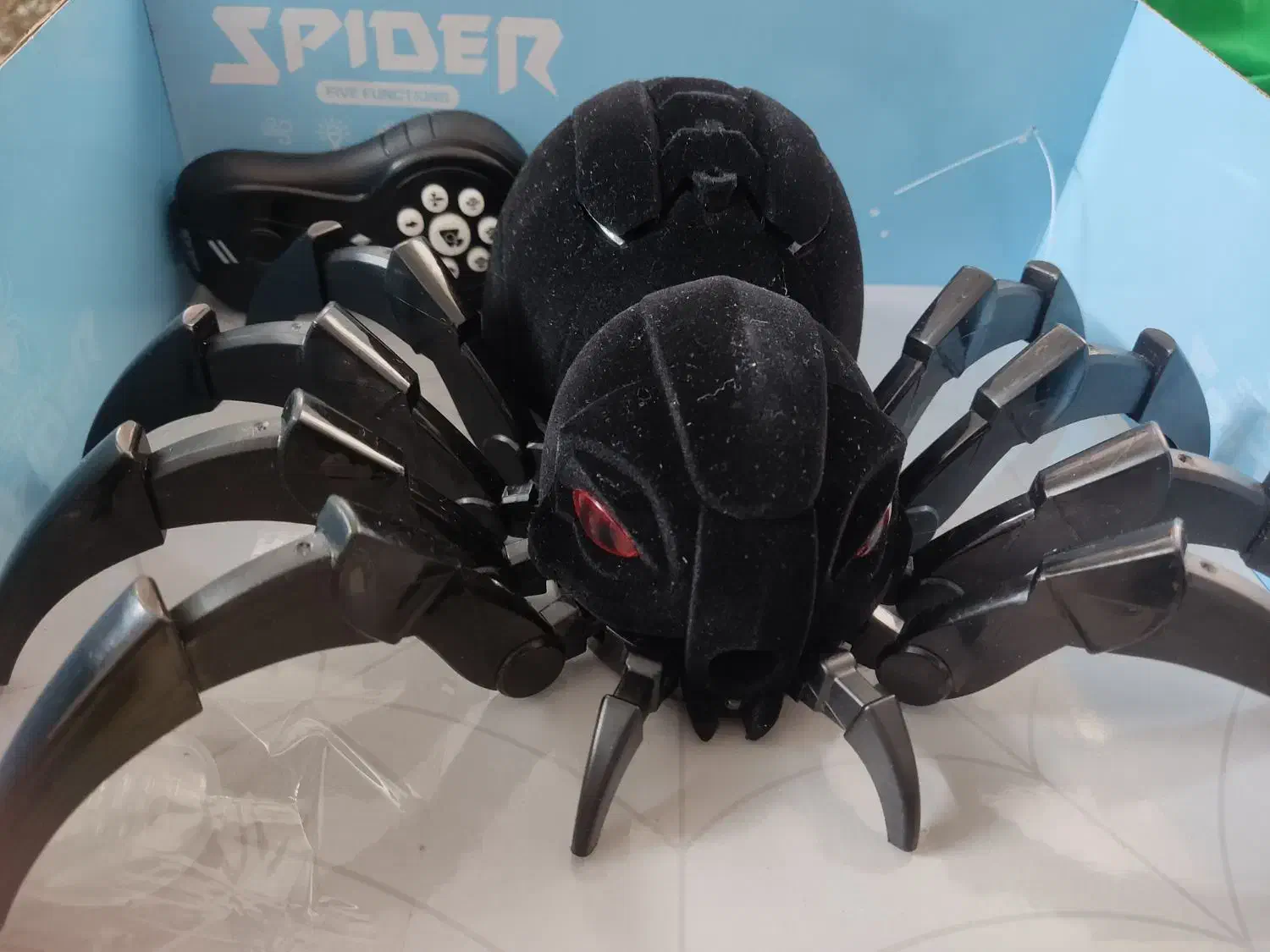 عنکبوت کنترلی دود زا|اسباب‌بازی بچه|باقرشهر, |دیوار