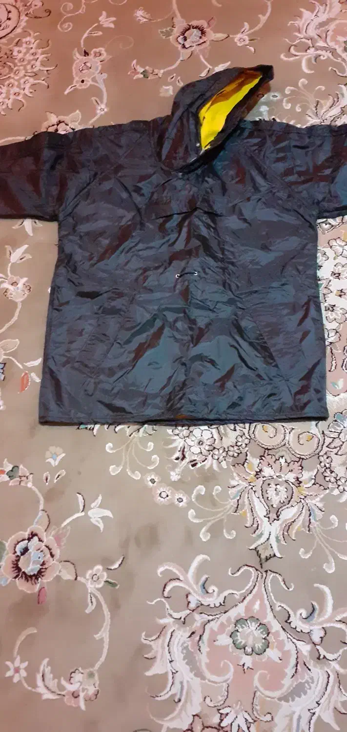 بارانی|لباس|میانه, |دیوار