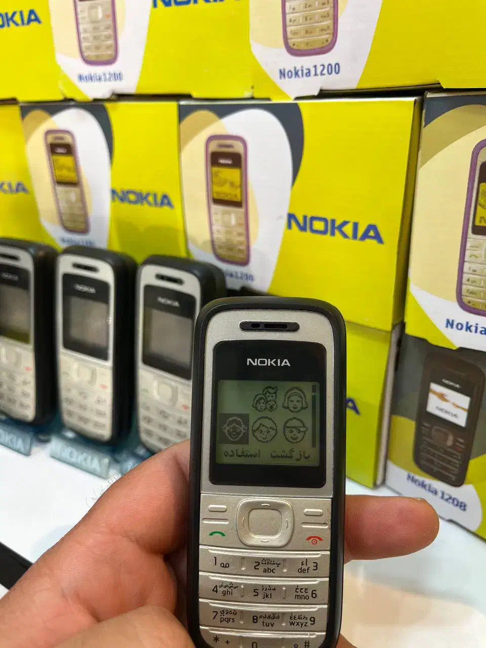 گوشی ساده نوکیا مدل ۱۲۰۰ اصلی ویتنام باریجستر|موبایل|تهران, نازی‌آباد|دیوار
