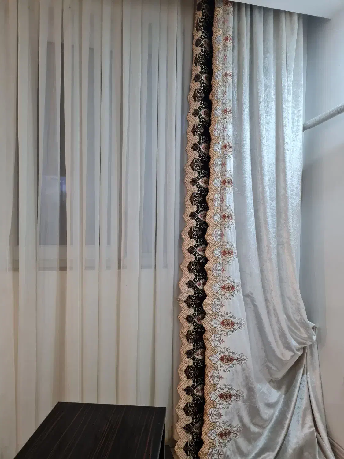 پرده مخمل جنس ترک ۱۵۰۰ تومن قیمت پایین|پرده، رانر، رومیزی|گنبد کاووس, |دیوار