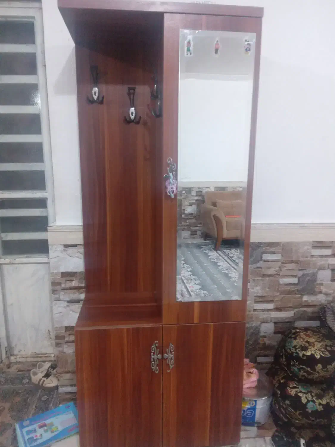 کمد جاکفشی.|جاکفشی، کمد، دراور|جیرفت, |دیوار