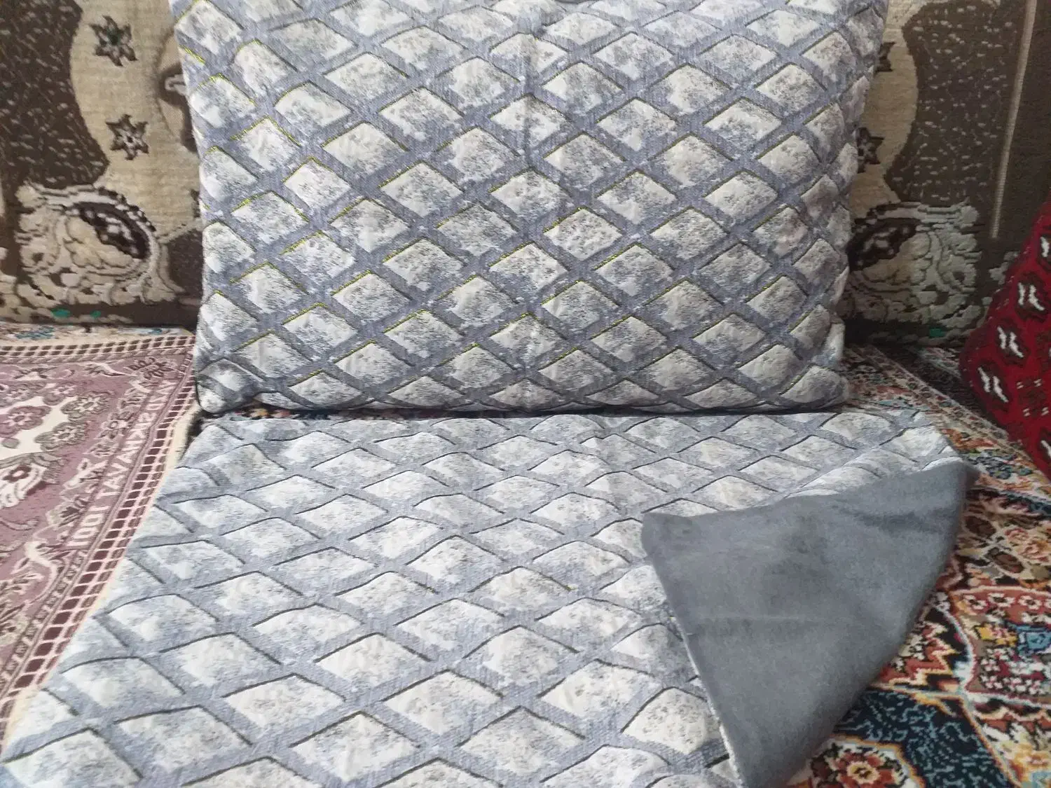 روبالشتی|رختخواب، بالش، پتو|تربت‌حیدریه, شهرک ولیعصر|دیوار