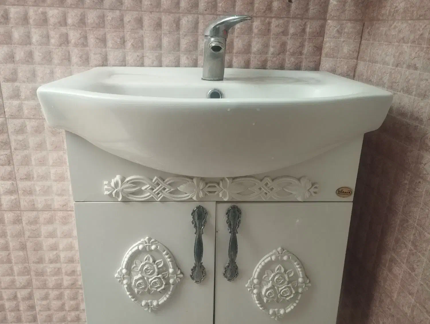 روشویی بهمراه شیر|لوازم سرویس بهداشتی|بهارستان, |دیوار