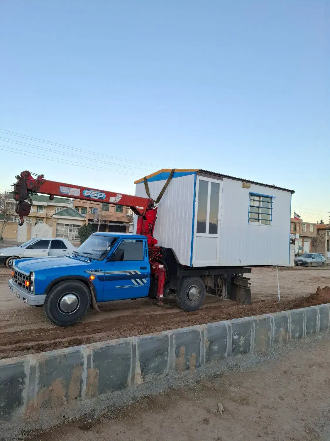 جرثقیل خاور 3تن نیسان 2تن کفی دار شبانه روزی|خدمات حمل و نقل|شیراز, قالیشویی|دیوار