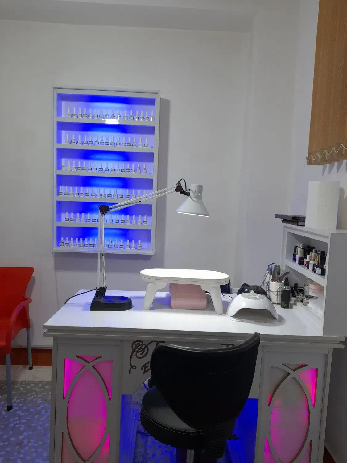 میز و استند لاک بالاین نوری|آرایشگاه و سالنهای زیبایی|مراغه, |دیوار