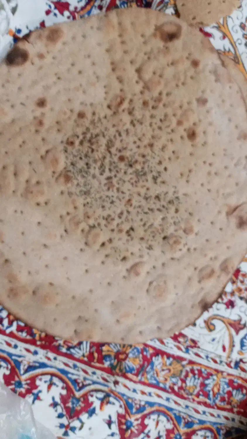 نان تازه تنوری با آرد کامل (سفارش روز قبل)|خوردنی و آشامیدنی|قم, دروازه ری|دیوار