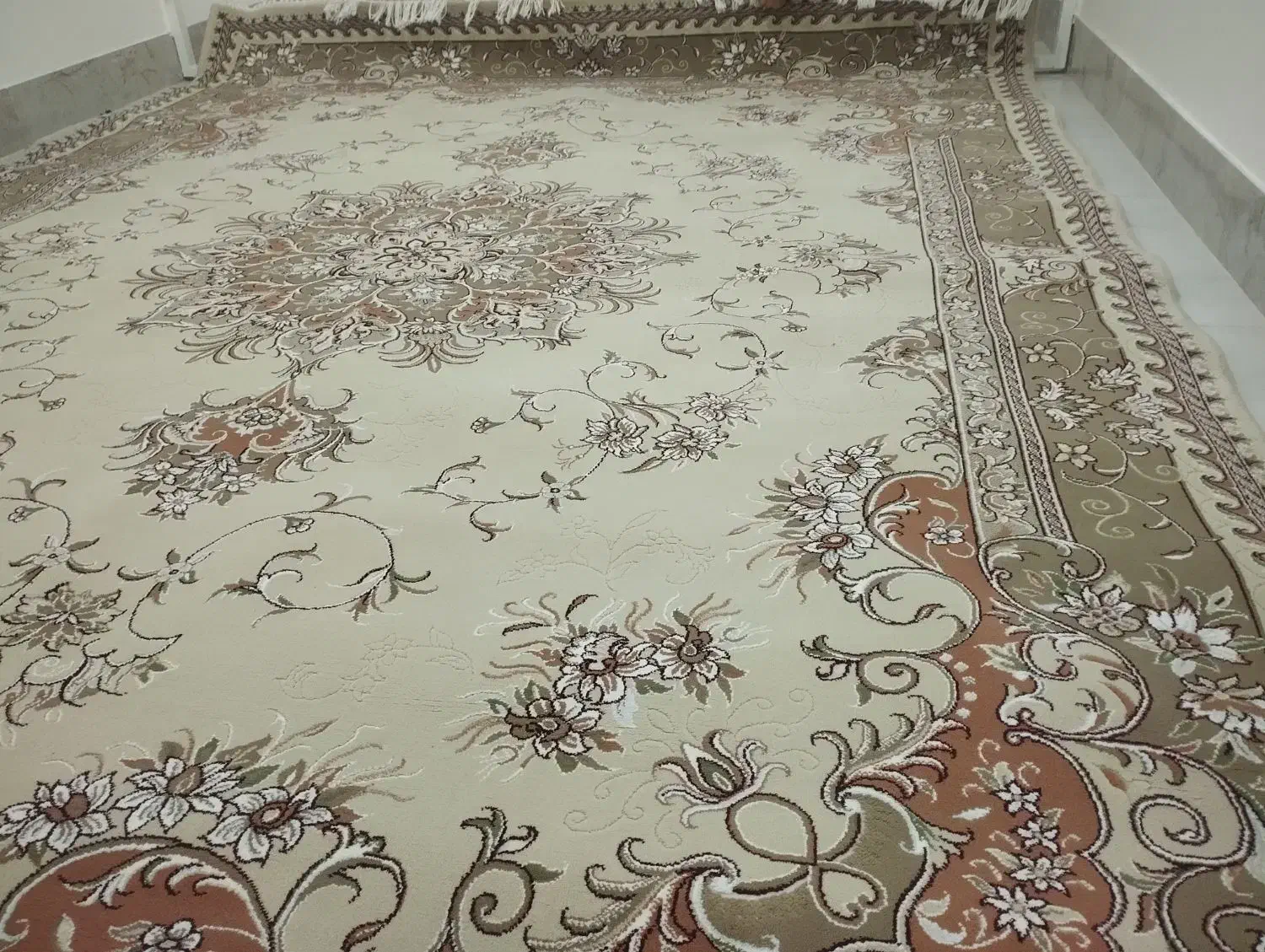 فرش|فرش|قم, هفت تیر|دیوار