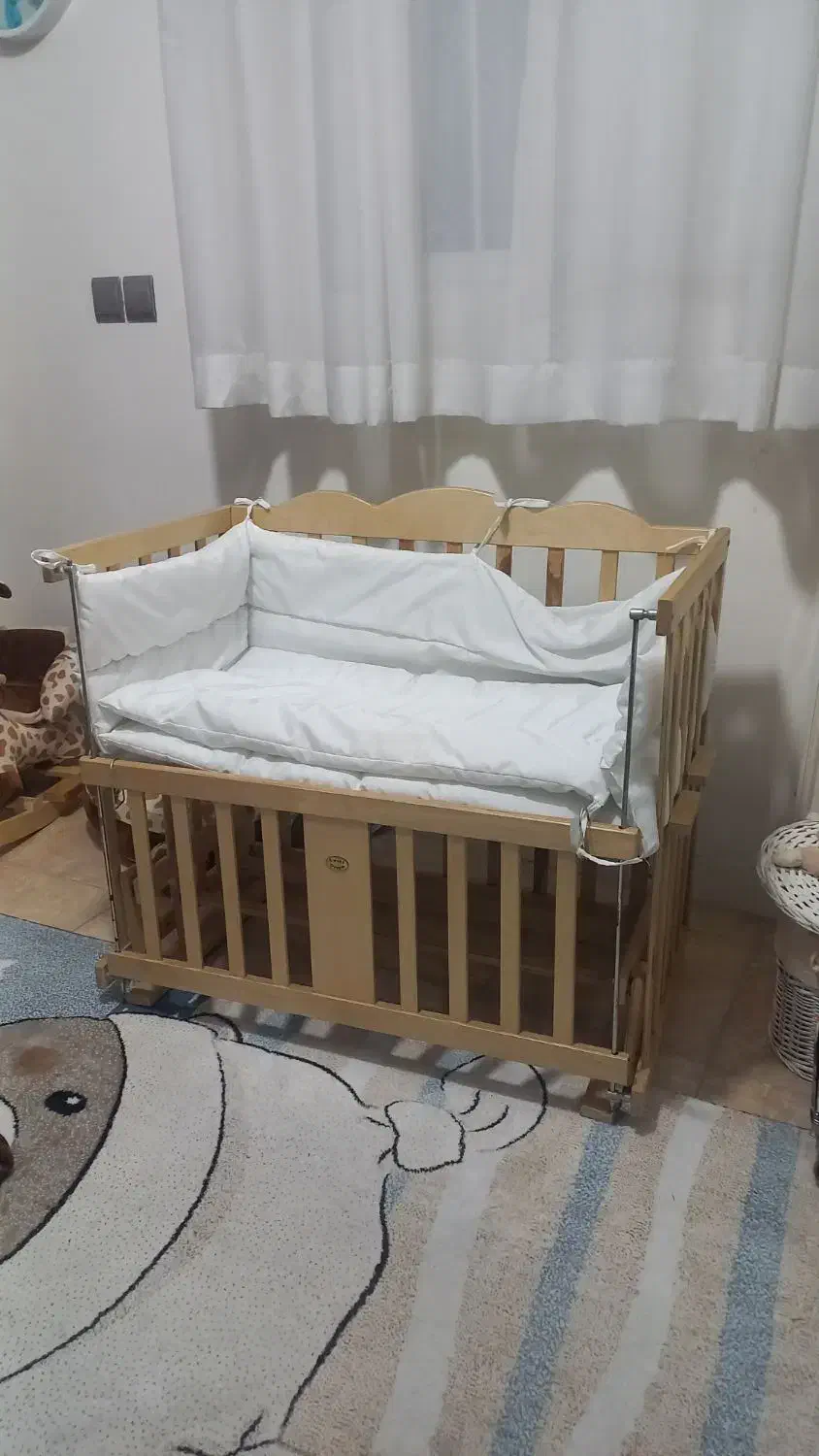 تخت وگهواره نوزاد خیلی استفاده نشده فروشی|تخت و صندلی بچه|صدرا-فارس, فاز ۱|دیوار