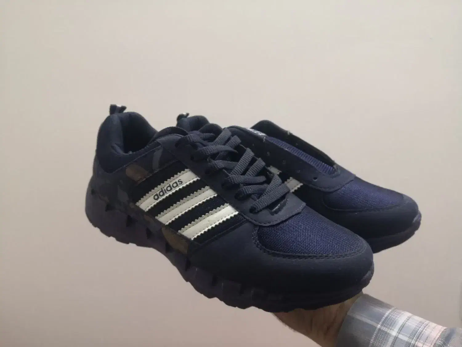 کفش آدیداس مردانه|کیف، کفش، کمربند|کاشان, باهنر|دیوار