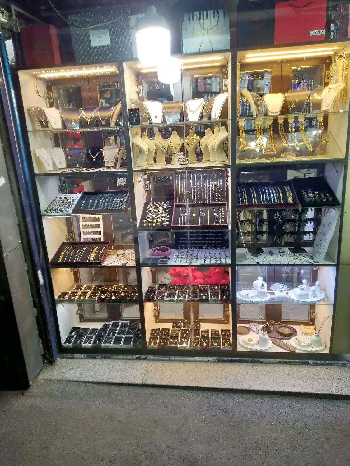 ویترین مغاره به همراه پیشخوان|فروشگاه و مغازه|تهران, گرگان|دیوار