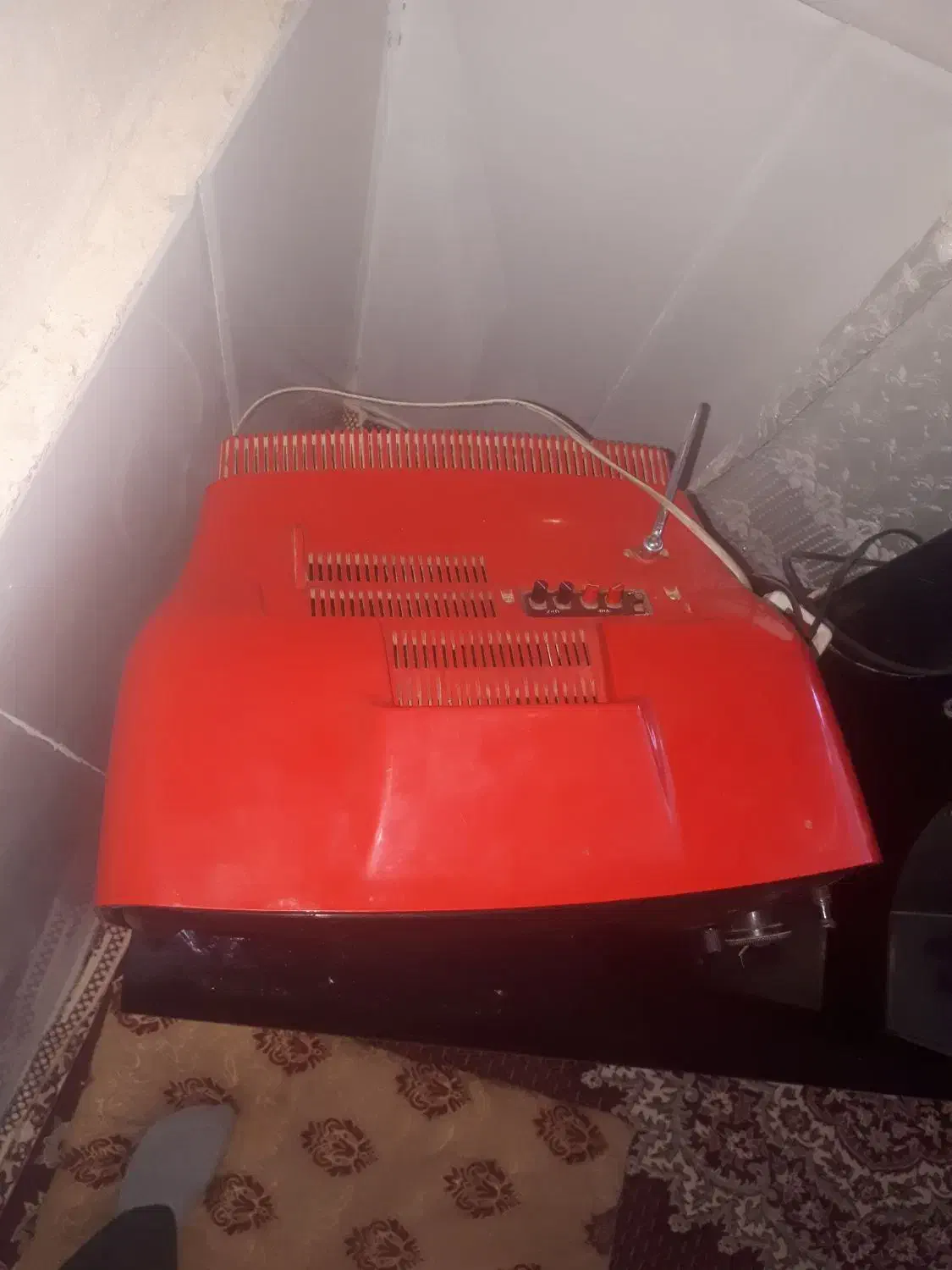 تلویزیون سیاه وسفید قدیمی|تلویزیون و پروژکتور|لردگان, |دیوار