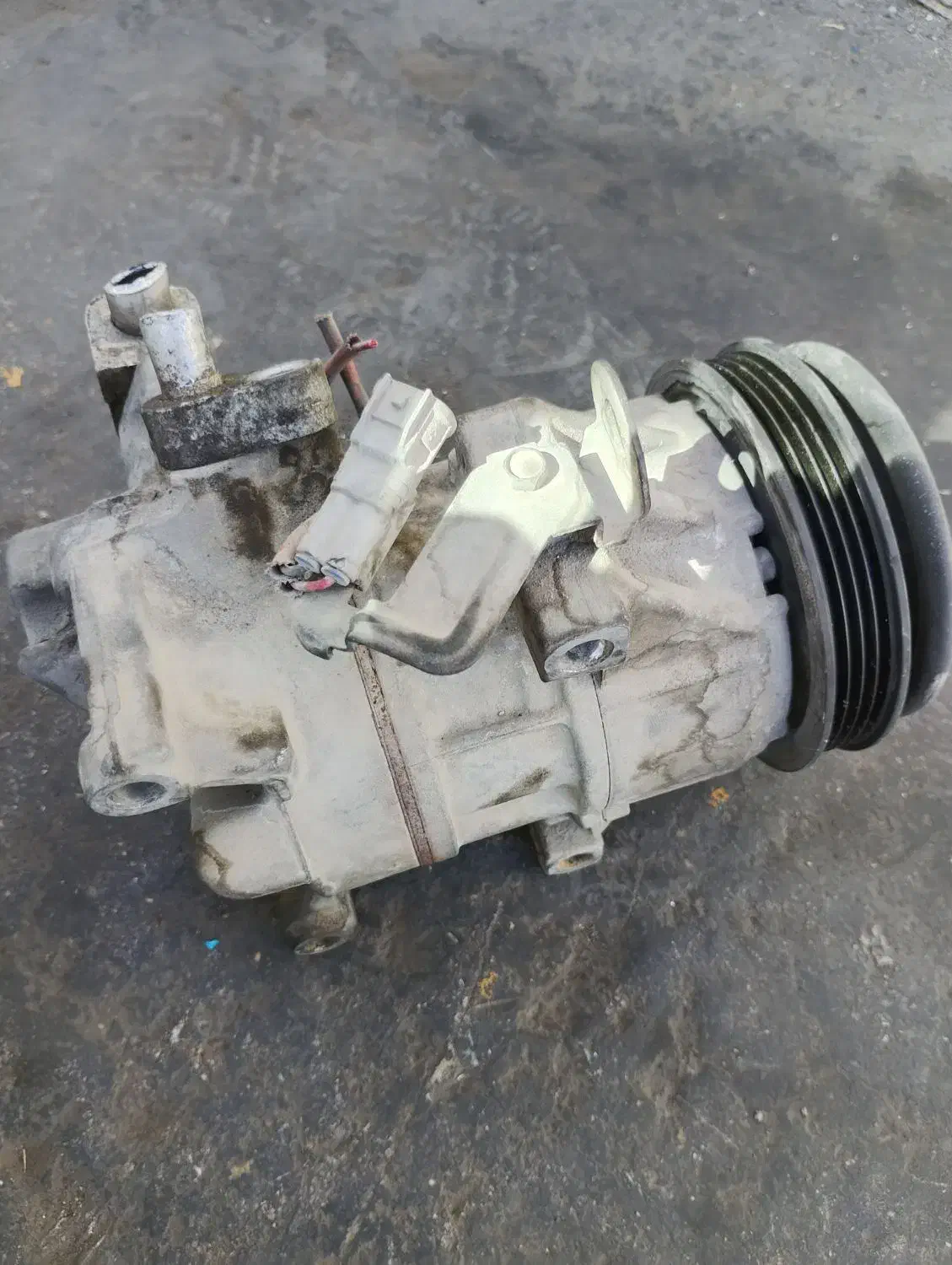 کمپرسور کولر تویوتا یاریس ۲۰۰۸ کارکرده اصلی ژاپن|قطعات یدکی و لوازم جانبی|کیش, |دیوار