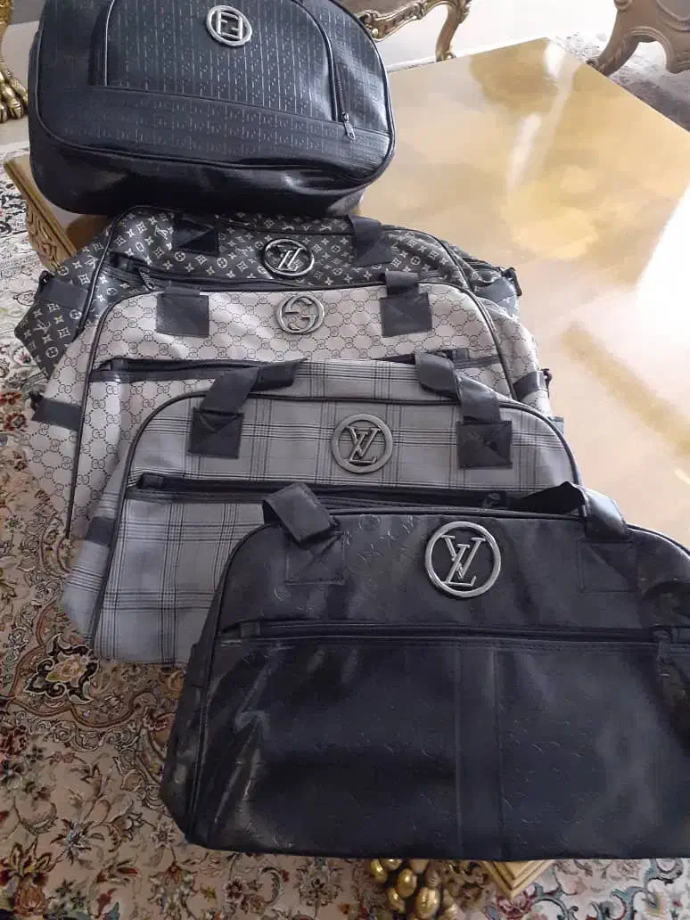 تعدادی کیف نو بصورت عمده و تکی فروخته میشود|کیف، کفش، کمربند|تهران, هروی|دیوار