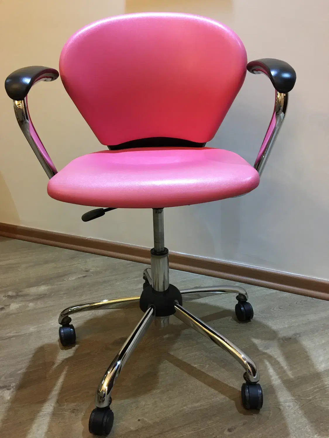 صندلی دخترانه|تخت و صندلی بچه|رشت, گلسار|دیوار