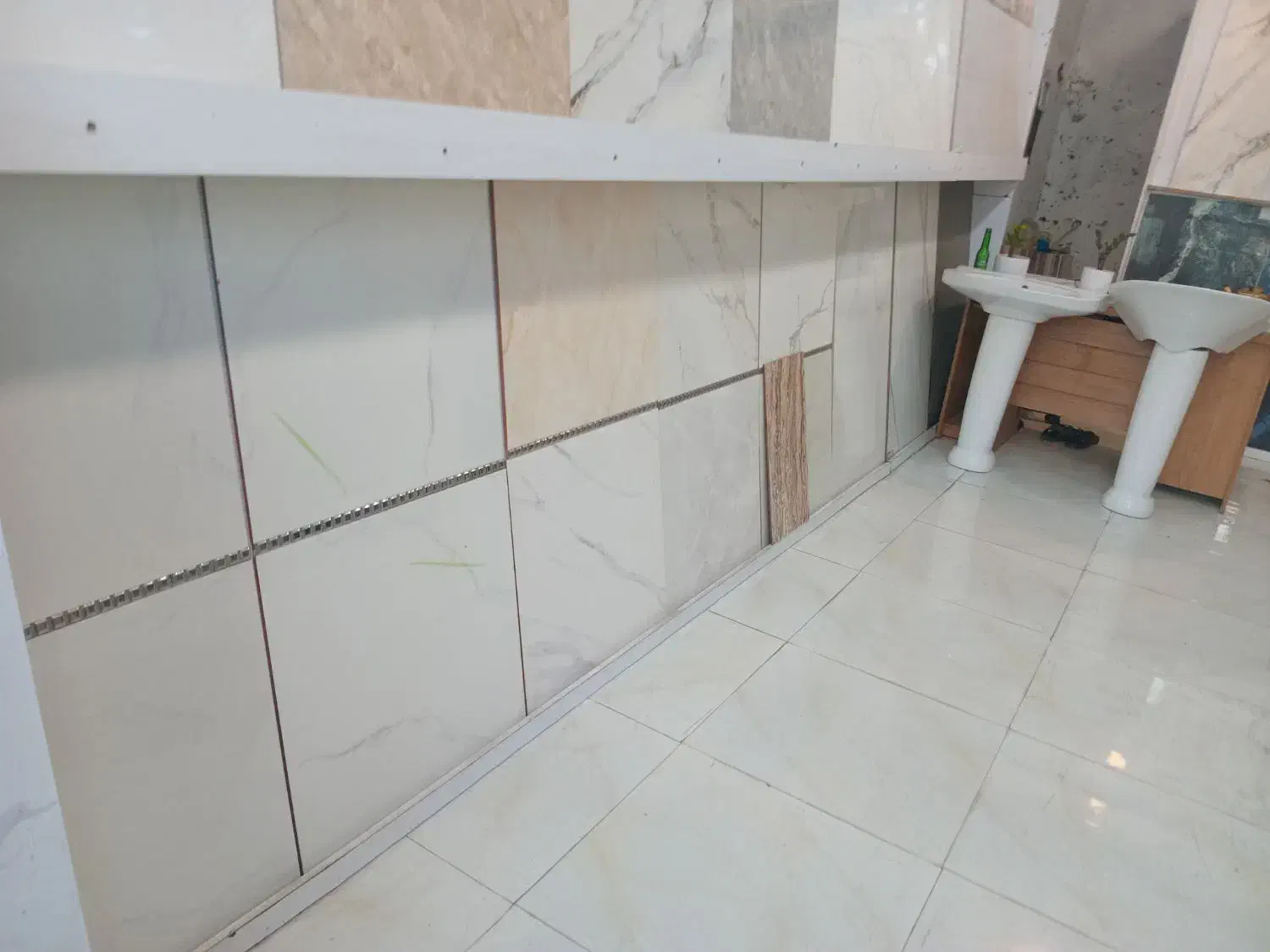 حراج کاشی و سرامیک بخاطر جابجایی انبار زیر|مصالح و تجهیزات ساختمان|مشهد, کوی سیدی|دیوار