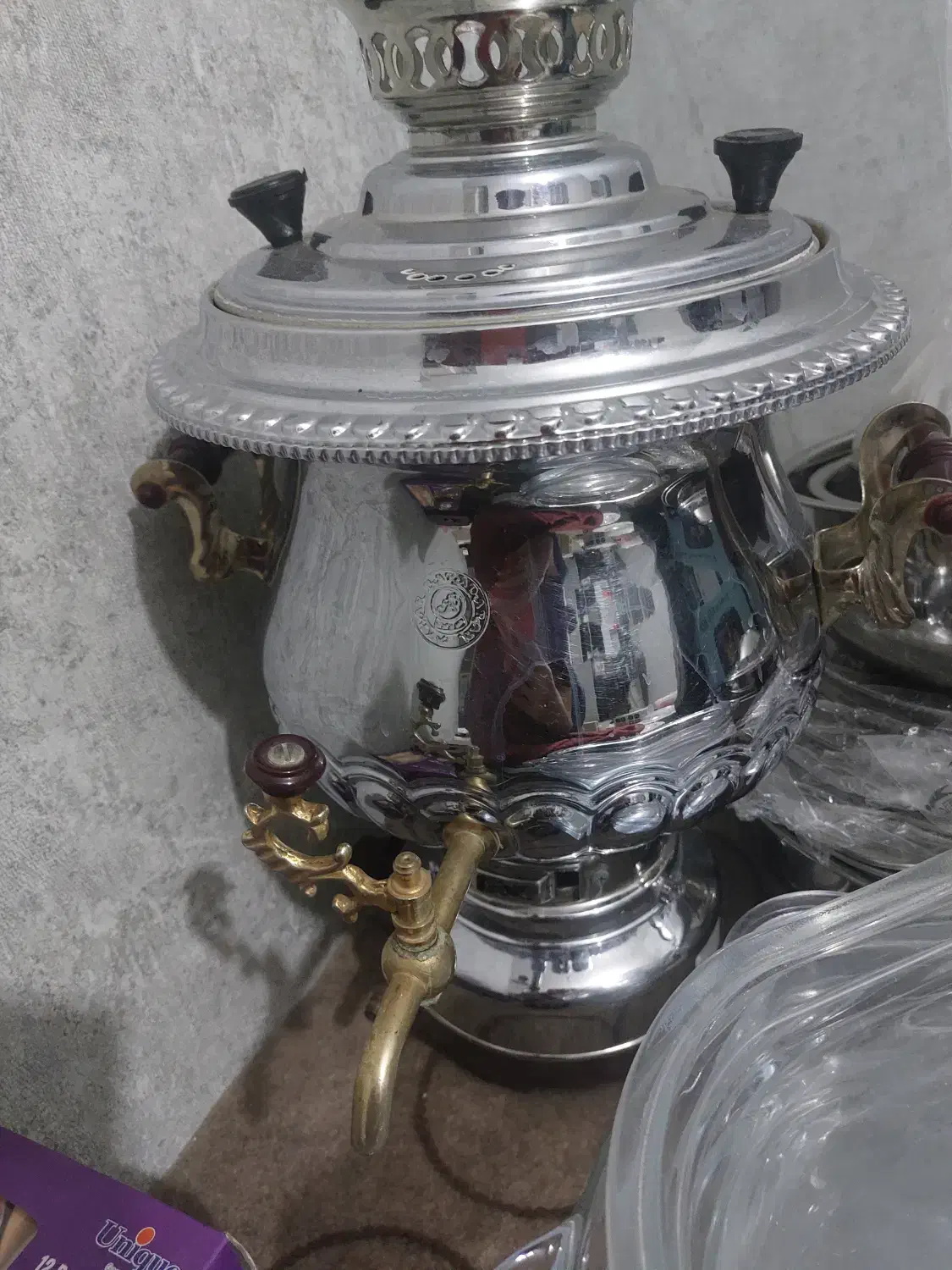 سماور قدیمی جنس کاملابرنج|سماور، چایساز، قهوهساز|قم, دروازه چوبی|دیوار