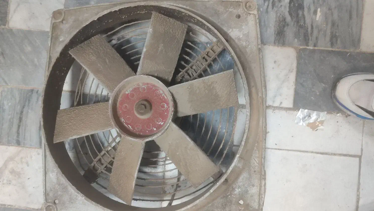 فن صعنتی|پنکه و تصفیه‌کنندهٔ هوا|بیرجند, |دیوار