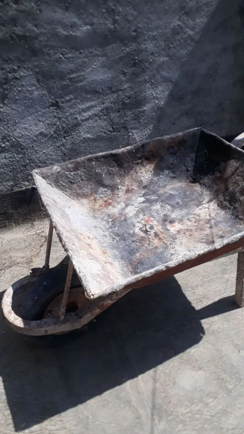 فرغون|ابزارآلات|مشهد, طبرسی شمالی|دیوار