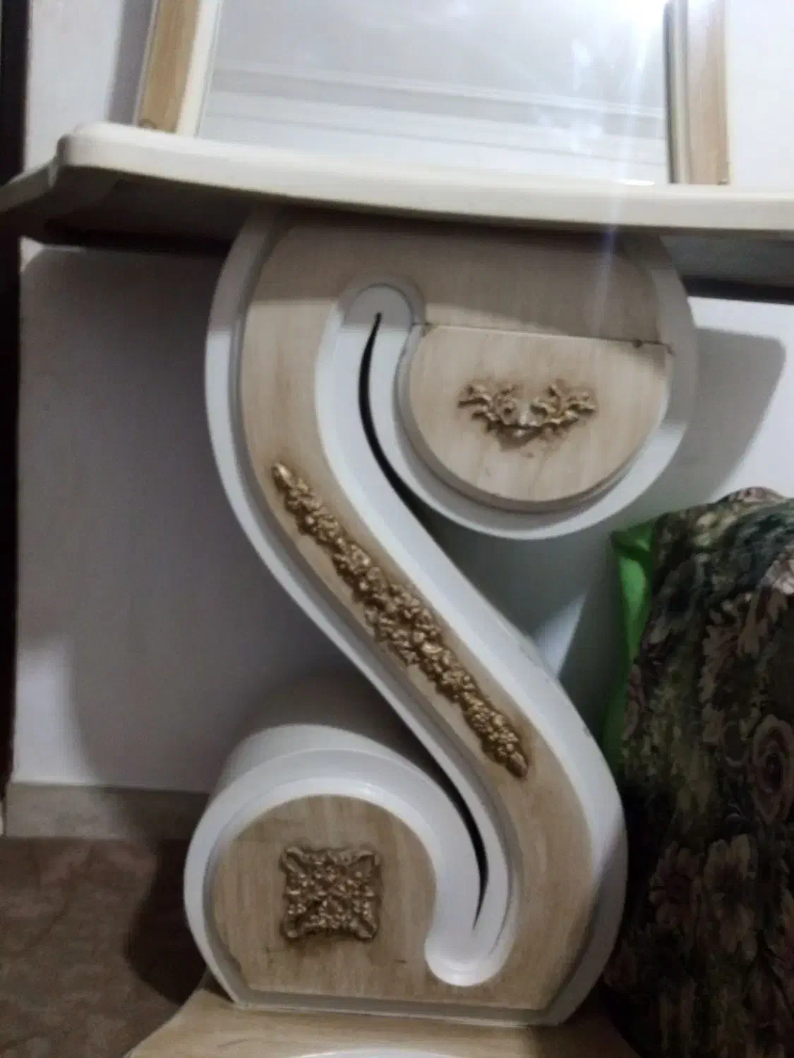 آینه|آینه|نسیم‌شهر, |دیوار