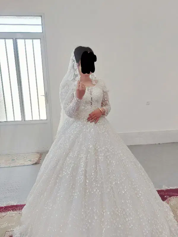 لباس عروس|لباس|شاهینشهر, خانه کارگر|دیوار