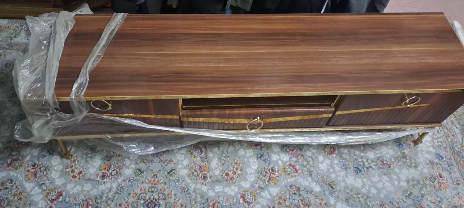 کنسول ومیز تلوزیون|بوفه، ویترین، کنسول|قم, قلعه کامکار|دیوار