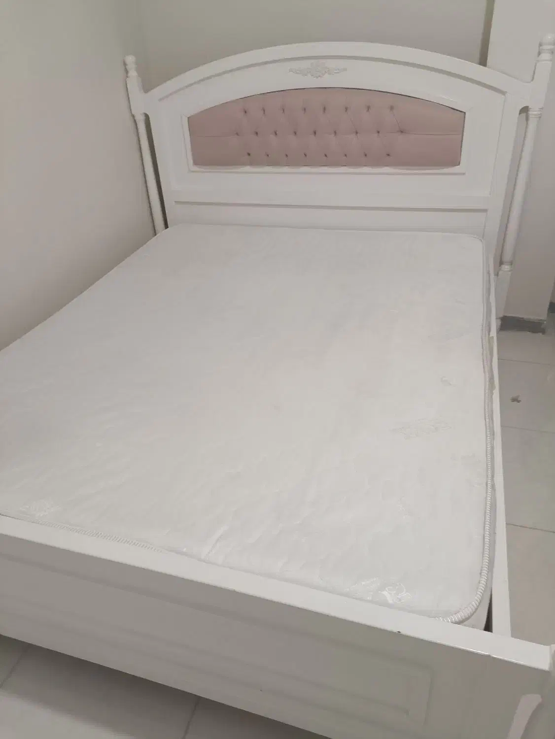 تخت دو نفره|تخت و سرویس خواب|گلبهار, شهر جدید گلبهار|دیوار