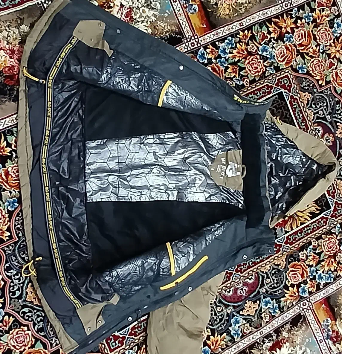 کابشن مارک|لباس|قروه, |دیوار