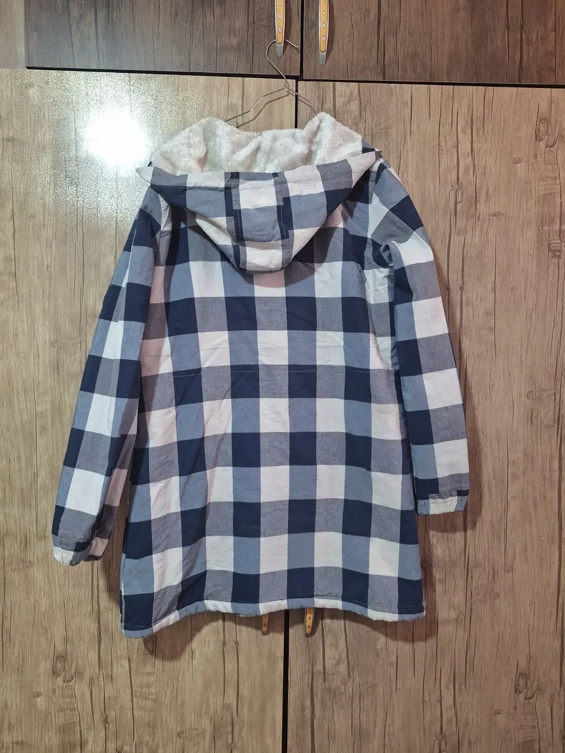 پالتو|لباس|فریمان, |دیوار