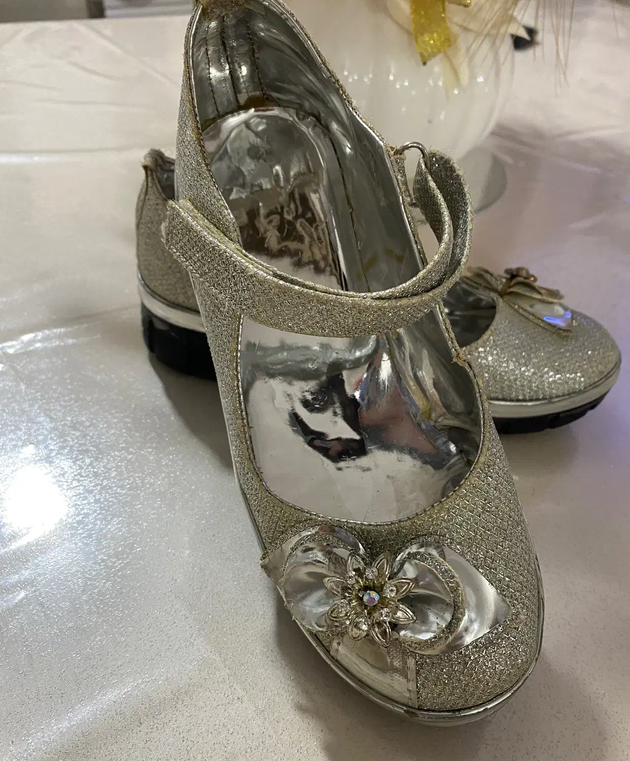 کفش بچگانه|کیف، کفش، کمربند|میانه, |دیوار