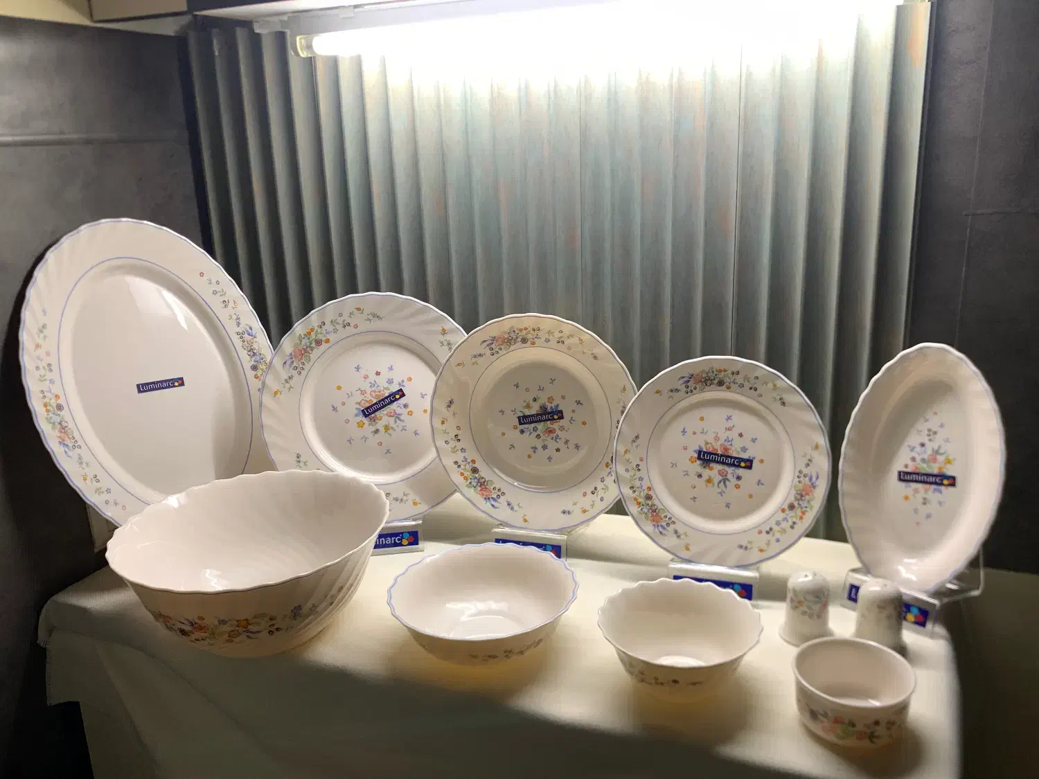 آرکوپال لومینارک|ظروف سرو و پذیرایی|یزد, |دیوار