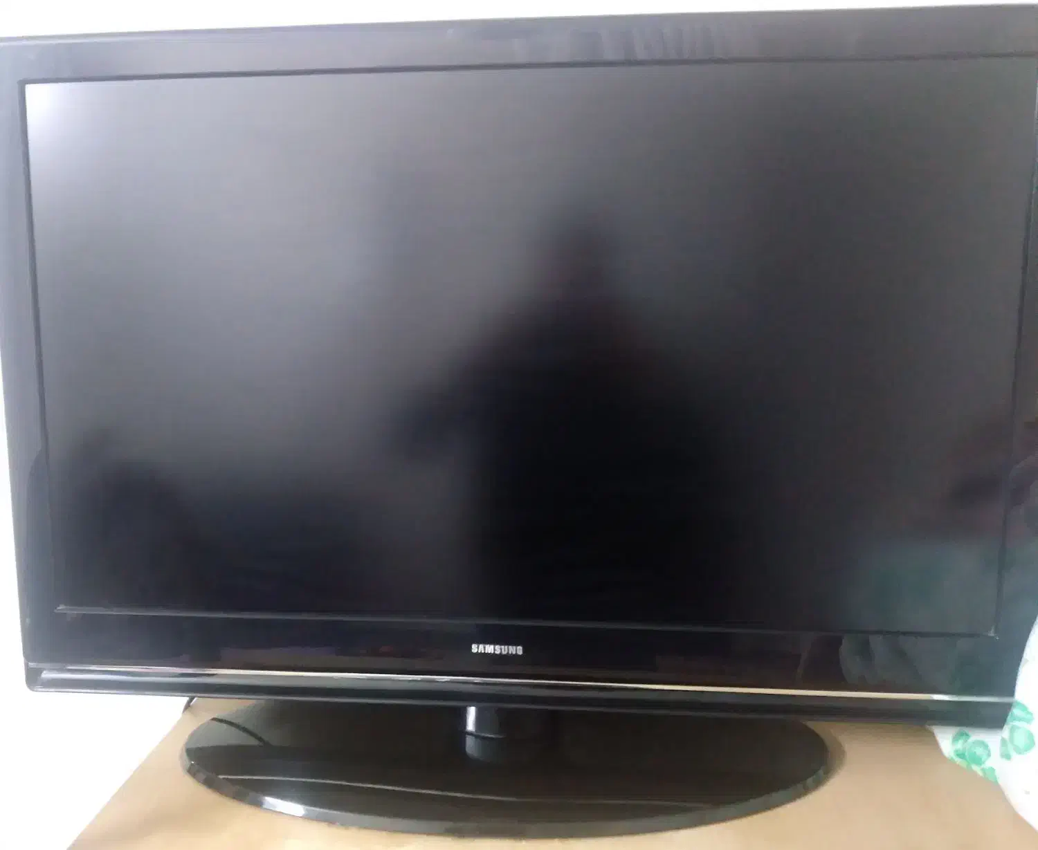 تلویزیون ۴۲ اینچ|تلویزیون و پروژکتور|بومهن, |دیوار