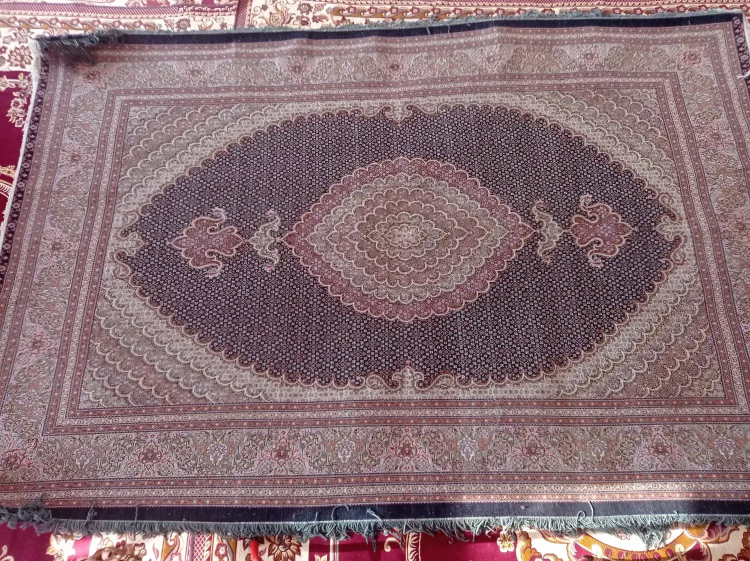 فرش دستباف ماهی|فرش|مرند, |دیوار