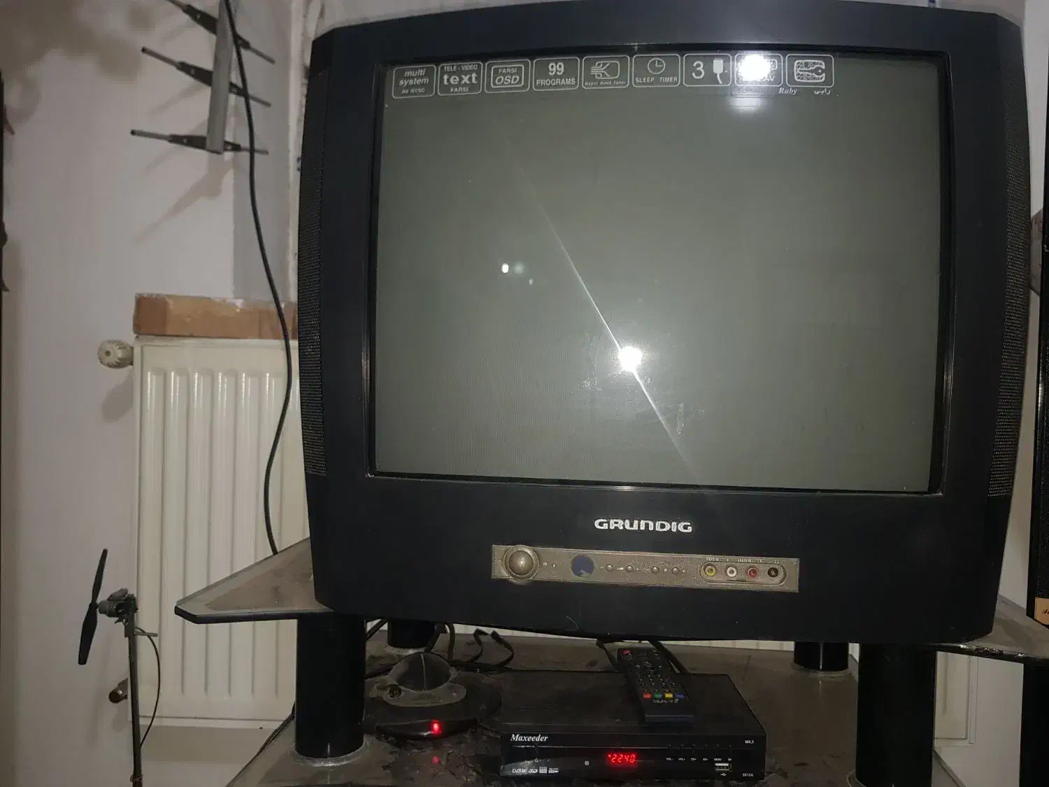 تلوزیون|تلویزیون و پروژکتور|پرند, فاز ۶|دیوار