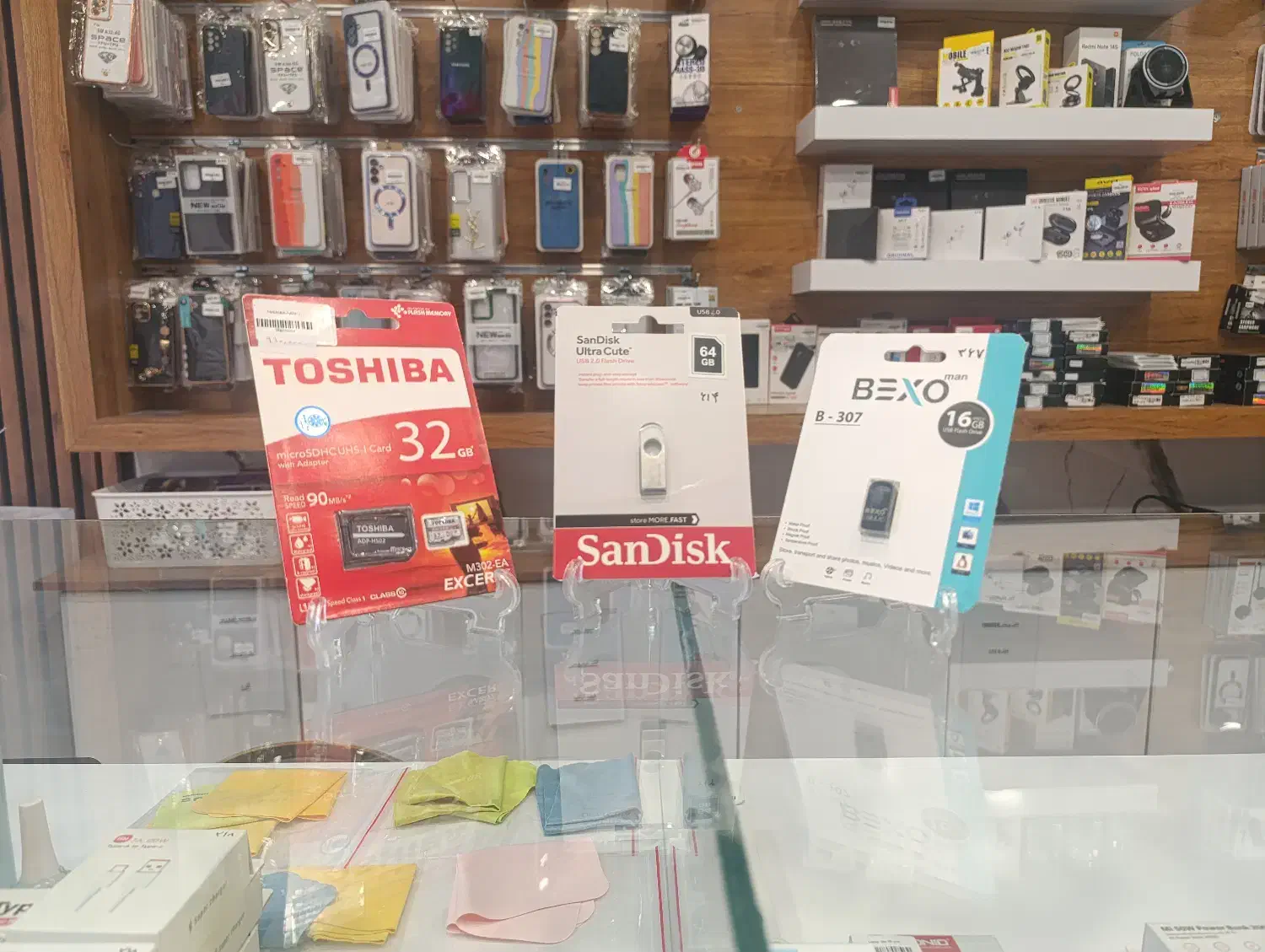 فلش 16و64 رم 16و32|قطعات و لوازم جانبی رایانه|بجنورد, |دیوار