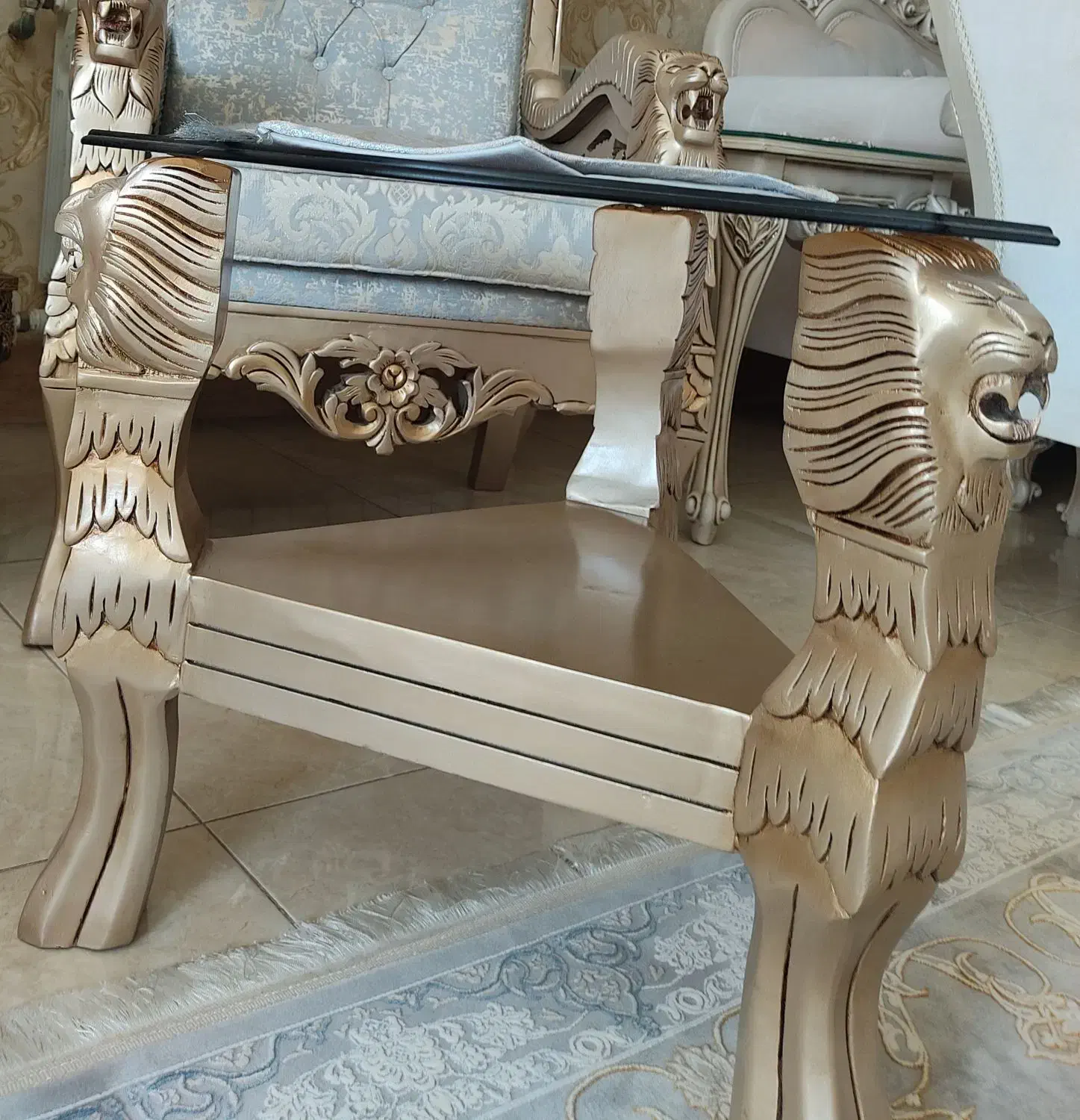 مبل سلطنتی 9نفره با دو میز عسلی ویک میز بزرگ|مبلمان خانگی و میز عسلی|اصفهان, ورزشگاه نقش جهان|دیوار