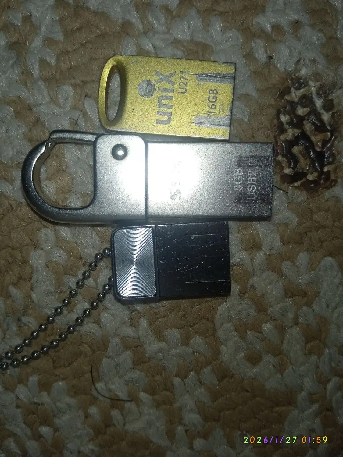 فلش ۱۶و۸گیگ|قطعات و لوازم جانبی رایانه|یزد, |دیوار