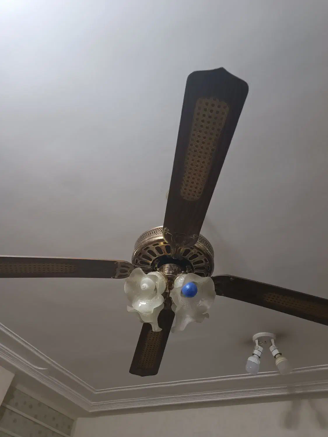 پنکه سقفی|پنکه و تصفیه‌کنندهٔ هوا|شوشتر, |دیوار