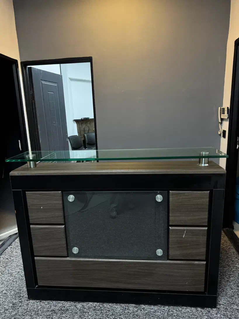 میزاداری فوق العاده سالم (در حد نو)حراج واقعی|مبلمان اداری|تهران, قیطریه|دیوار